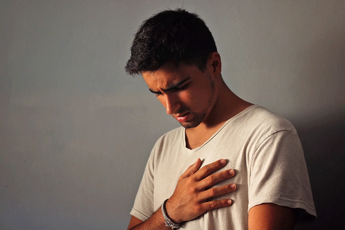 person with right hand on chest wondering how long does cocaine chest pain last
